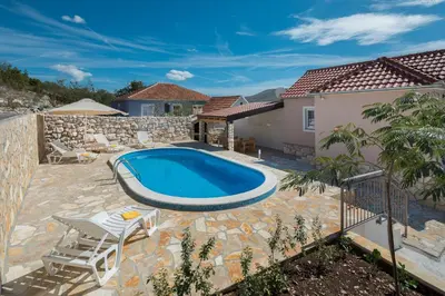 Bazen u objektu Villa Stara Kula ili u blizini