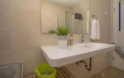 Kupaonica u objektu Three-Bedroom Apartment In Rogoznica