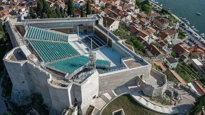 Bazen u objektu Apartmani Nina ili u blizini