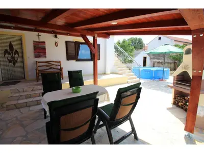 TV i/ili zabavni centar u objektu Holiday Home in Dalmatia near Krka NP