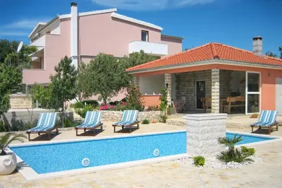 Bazen u objektu Family-friendly apartments with swimming pool Dvornica - Rogoznica - 11470 ili u blizini