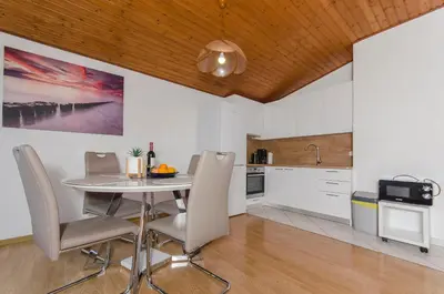 Kuhinja ili čajna kuhinja u objektu Apartment Mira