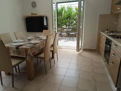 Kuhinja ili čajna kuhinja u objektu Apartments Antonia