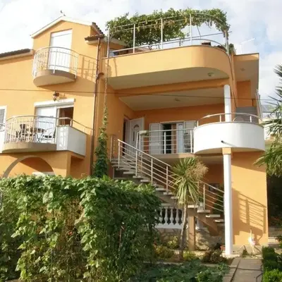 Apartments JOSIPA (3335)