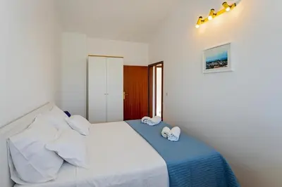 Krevet ili kreveti u jedinici u objektu Apartments Dragons Eye Rogoznica (3338)