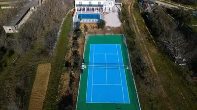 Tereni za tenis i/ili skvoš u sklopu objekta Holiday Home 