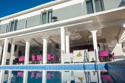 Bazen u objektu Holiday Home 