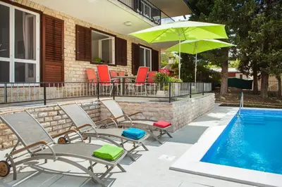Bazen u objektu Villa Amalia ili u blizini