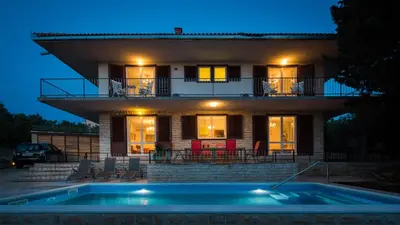 Bazen u objektu Villa Amalia ili u blizini