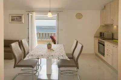 Kuhinja ili čajna kuhinja u objektu Apartments Lucija