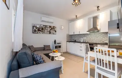 Kuhinja ili čajna kuhinja u objektu Pet Friendly Home In Dubrava