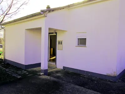 Zgrada u kojoj se nalazi vikendica
