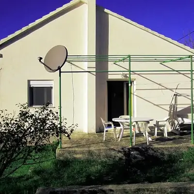 Holiday house with a parking space Unesic