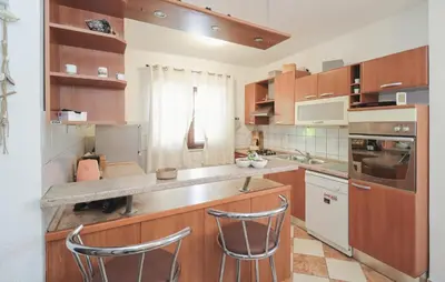 Kuhinja ili čajna kuhinja u objektu 4 Bedroom Nice Home In Sibenik