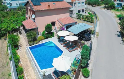 Bazen u objektu 4 Bedroom Nice Home In Sibenik ili u blizini