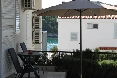 Popločani dio dvorišta ili vanjski dio objekta Apartmani 