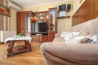 TV i/ili zabavni centar u objektu Goles apartments-First row to the sea