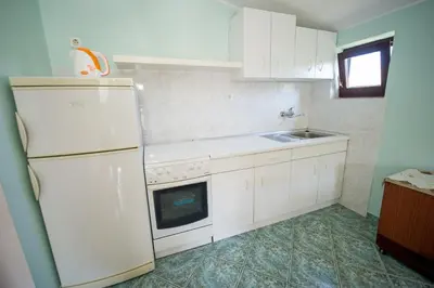 Kuhinja ili čajna kuhinja u objektu Apartments by the sea Grebastica, Sibenik - 14317