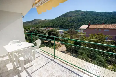 Pogled na planine ili pogled na planine iz apartmana