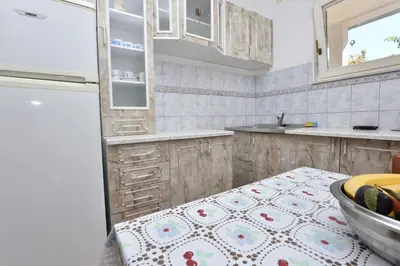 Kuhinja ili čajna kuhinja u objektu Apartments and Rooms Jakov