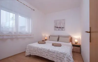 Krevet ili kreveti u jedinici u objektu Quiet Family Apartments 30m from Beach Rogoznica Maiv Residence Zatoglav