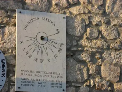 Certifikat, nagrada, logo ili neki drugi dokument izložen u objektu Apartments Kate