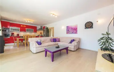 Kuhinja ili čajna kuhinja u objektu Holiday Home In Primorki Dolac