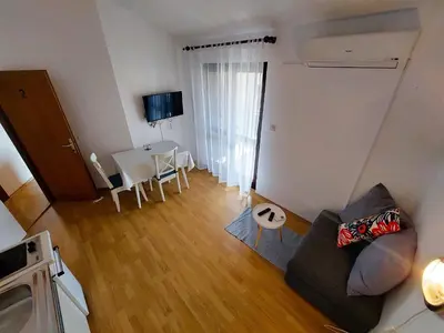 TV i/ili zabavni centar u objektu Apartmani Markoč