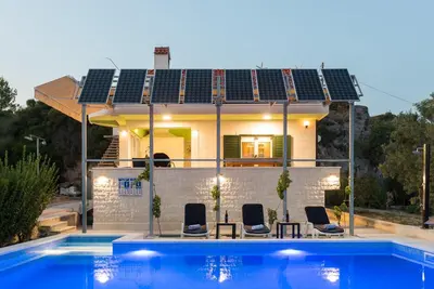 Bazen u objektu Villa Solitude ili u blizini