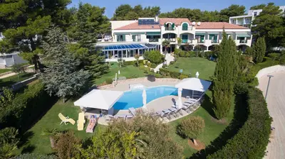 Bazen u objektu Hotel Villa Radin ili u blizini