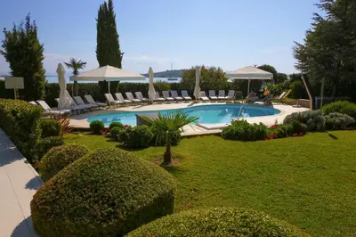 Bazen u objektu Hotel Villa Radin ili u blizini