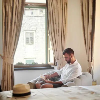Gosti u objektu Palace Divnic by Armerun Heritage Hotel