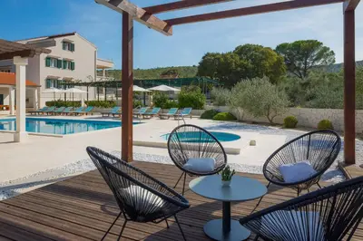 Bazen u objektu Villa DIVA Holiday House ili u blizini