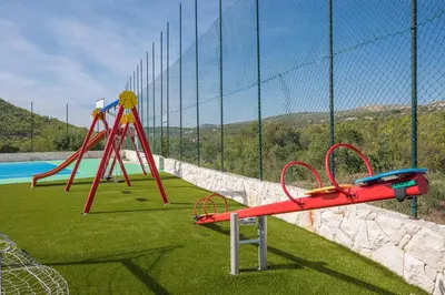 Bazen u objektu Villa DIVA Holiday House ili u blizini