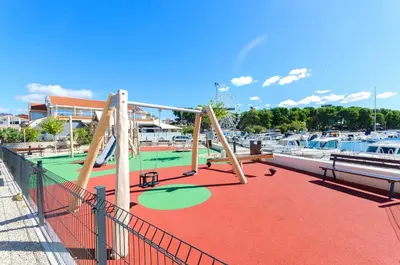 Dječje igralište u objektu Apartments and Rooms Antee