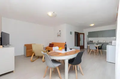 Kuhinja ili čajna kuhinja u objektu Apartments and Rooms Antee