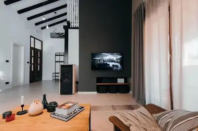 TV i/ili zabavni centar u objektu Cozy country home with heated outdoor pool