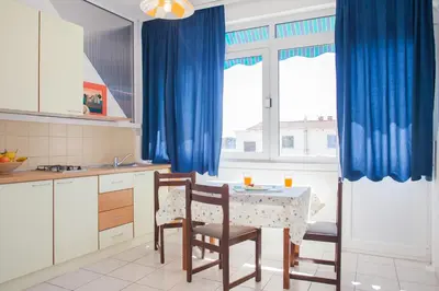 Kuhinja ili čajna kuhinja u objektu Hana Home - Apartments Tisno