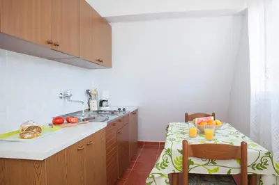 Kuhinja ili čajna kuhinja u objektu Hana Home - Apartments Tisno