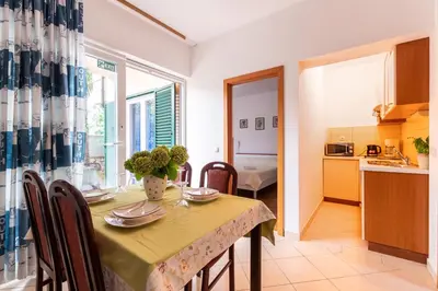 Kuhinja ili čajna kuhinja u objektu Apartments Zdena