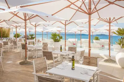 Restoran ili neka druga zalogajnica u objektu Amadria Park Deluxe Mobile Home
