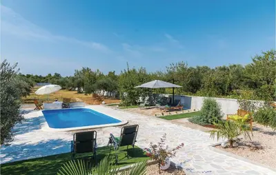 Bazen u objektu Four-Bedroom Holiday Home In Skradin-Dubavice ili u blizini