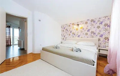 Krevet ili kreveti u jedinici u objektu Three-Bedroom Holiday Home In Sibenik