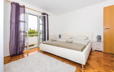 Krevet ili kreveti u jedinici u objektu Three-Bedroom Holiday Home In Sibenik