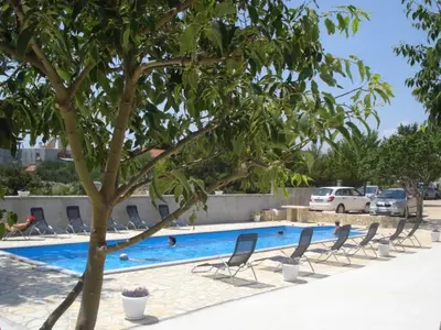 Bazen u objektu Mobile homes Bonaca ili u blizini
