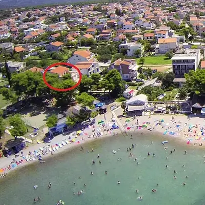 Apartments by the sea Pirovac