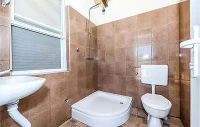 Kupaonica u objektu Three-Bedroom Holiday Home In Dubrava
