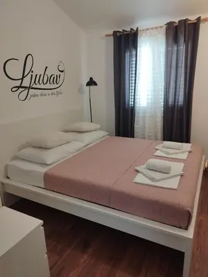 Krevet ili kreveti u jedinici u objektu Apartmani Kraljević
