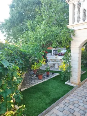 Vrt u objektu Apartmani Kraljević