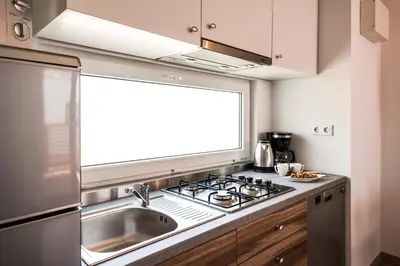 Kuhinja ili čajna kuhinja u objektu Croatia Camp Mobile Homes Vodice